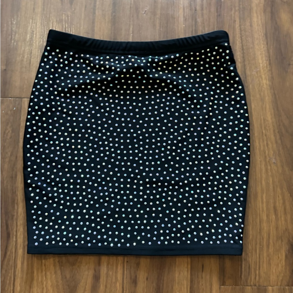 Super cute and stretchy party skirt.